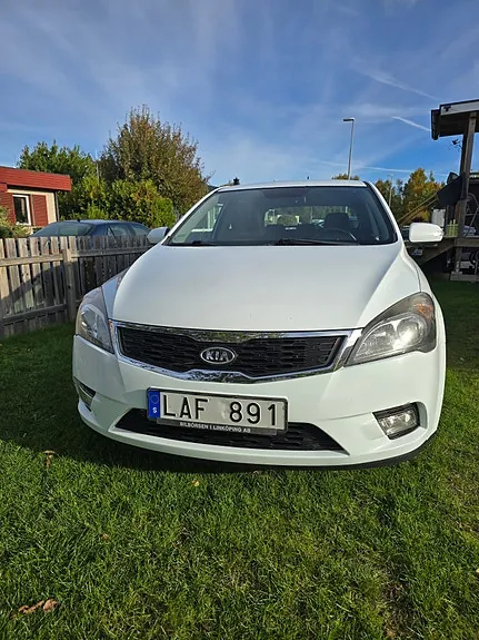 Kia Ceed 2011 photo 2