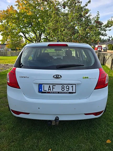 Kia Ceed 2011 photo 3