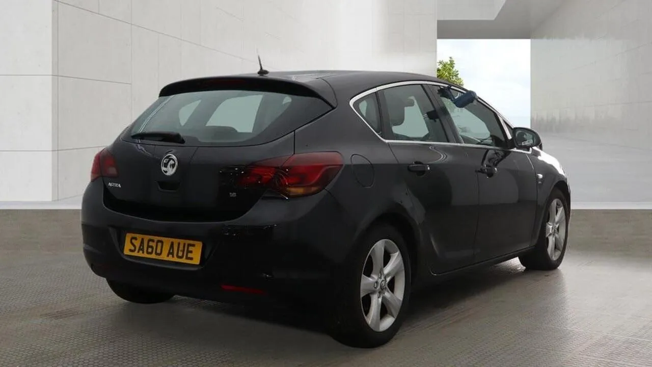 Vauxhall Astra 2010 photo 4