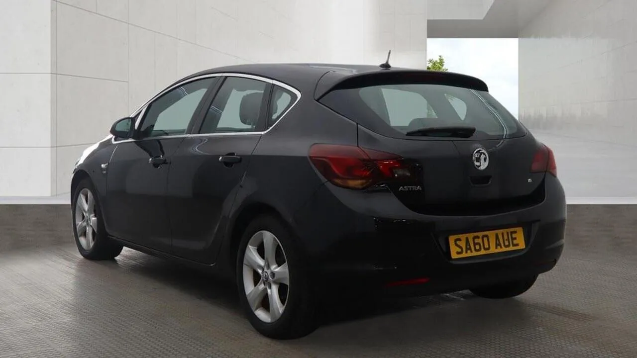 Vauxhall Astra 2010 photo 3