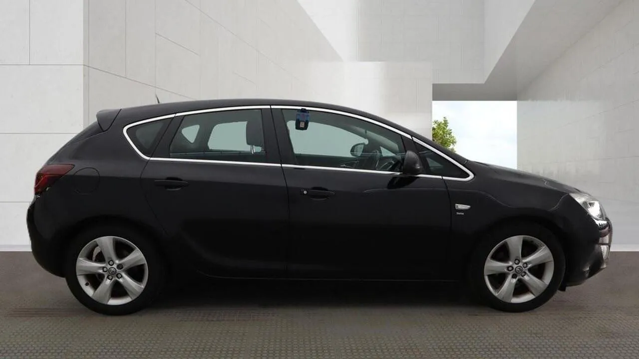Vauxhall Astra 2010 photo 5