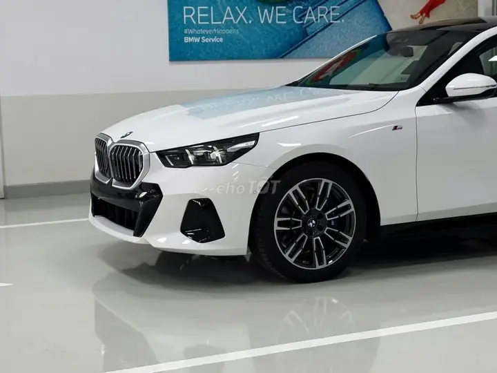 BMW 5 Series 2026 photo 2