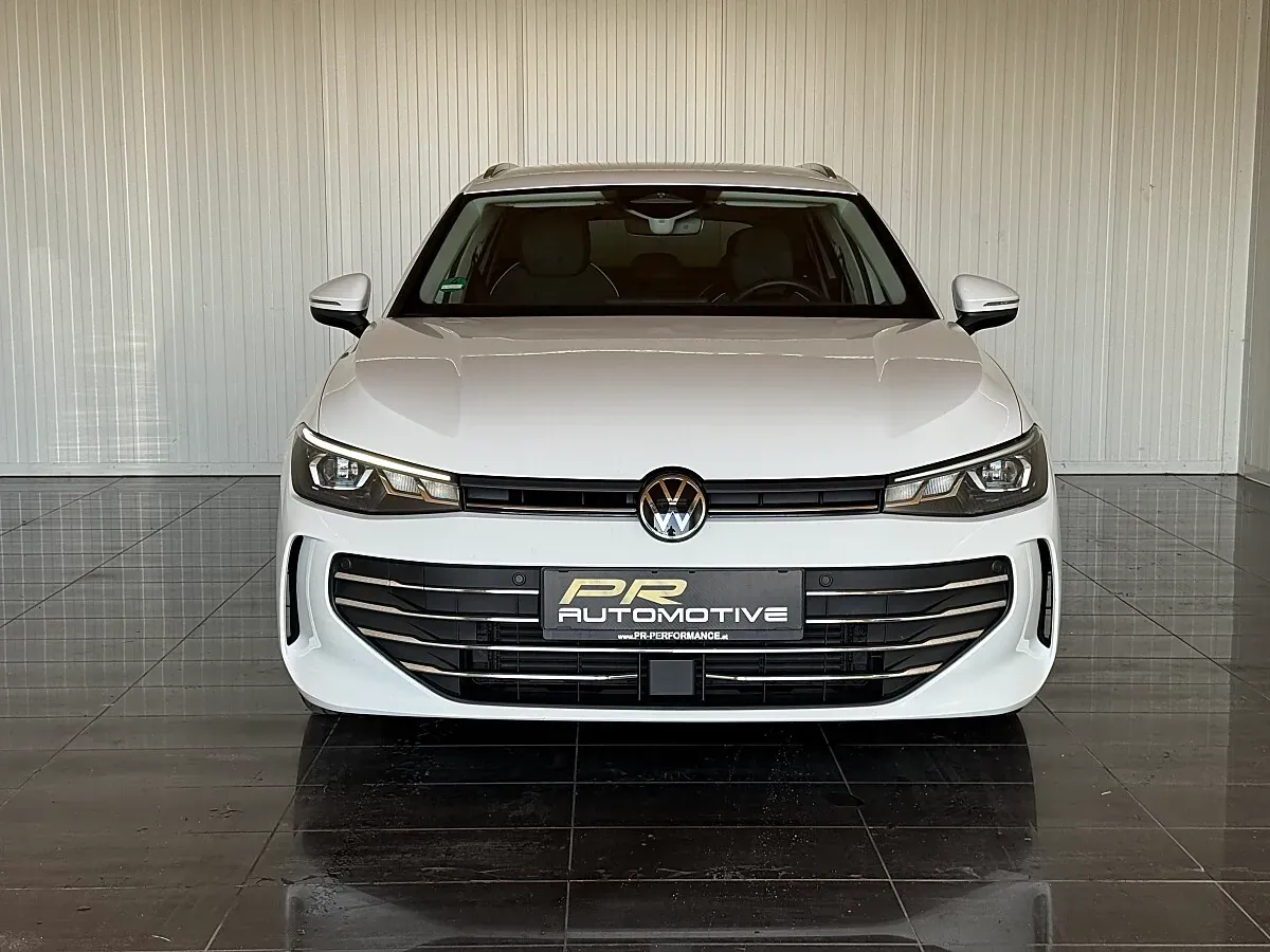 Volkswagen Passat 2024 photo 2
