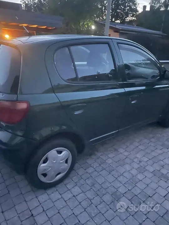 Toyota Yaris 2003 photo 2