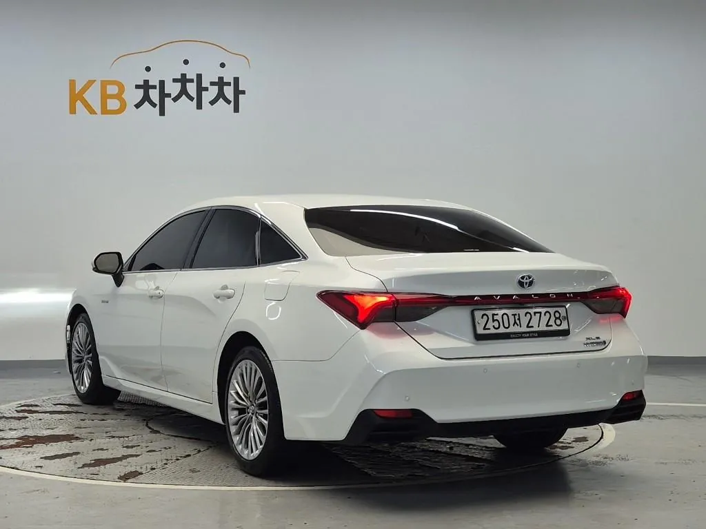 Toyota Avalon 2019 photo 2