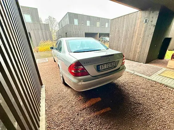 Mercedes-Benz E 220 D 2005 photo 5