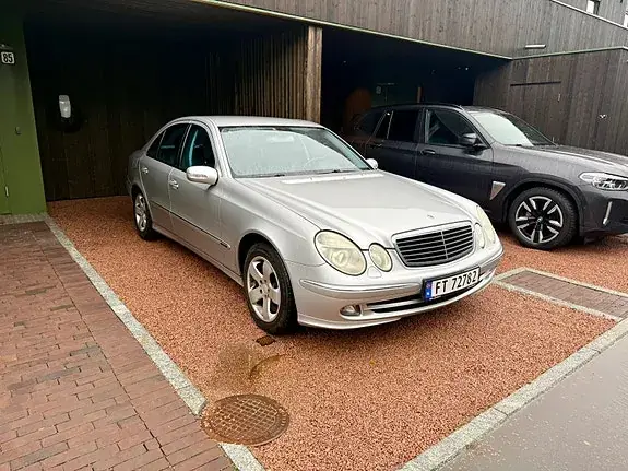 Mercedes-Benz E 220 D 2005 photo 3