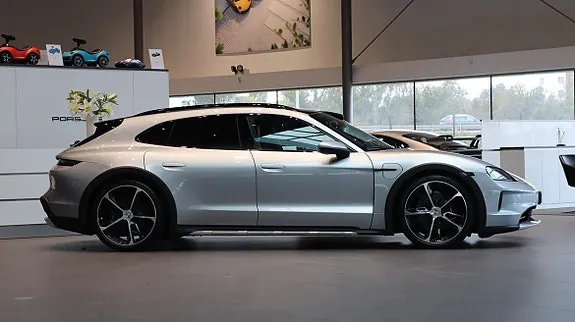 Porsche Taycan 4 2025 photo 2