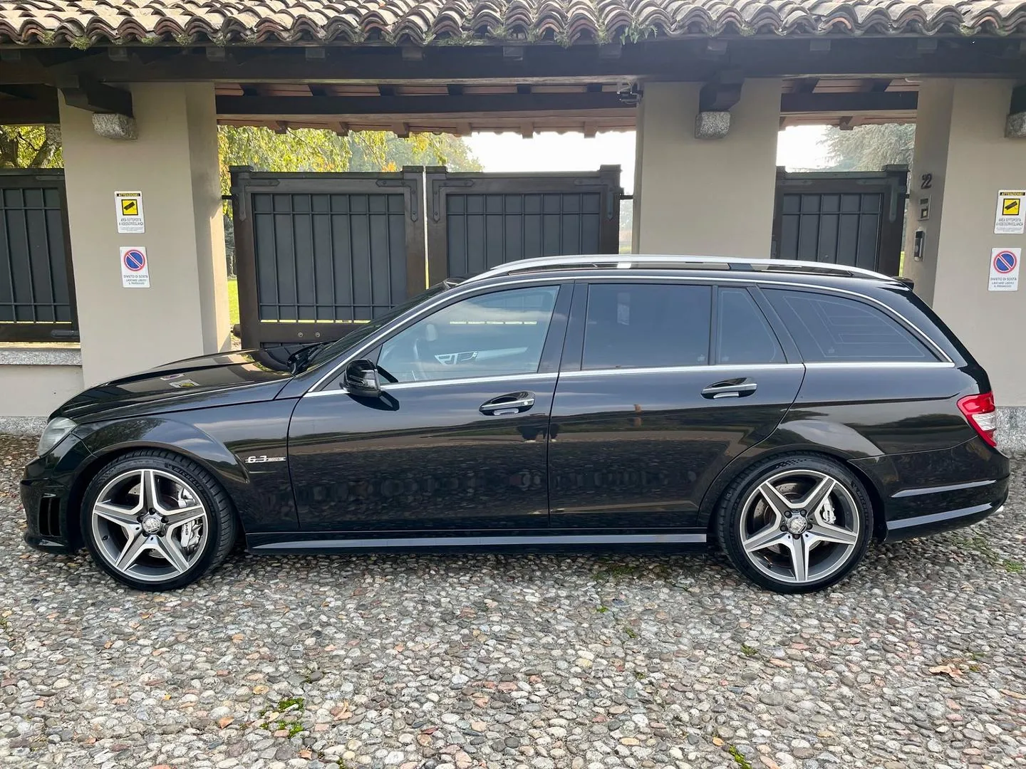 Mercedes-Benz C 63 Amg 2011 photo 2
