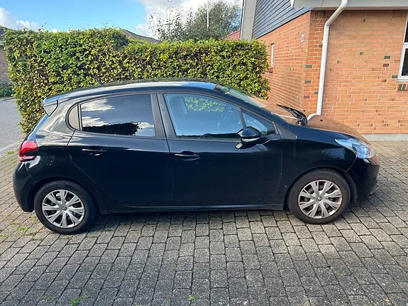 Peugeot 208 2017 photo 5