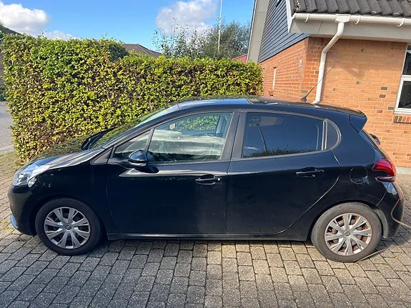 Peugeot 208 2017 photo 4