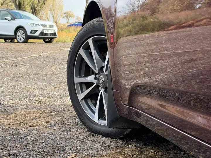 Toyota Avensis 2015 photo 4