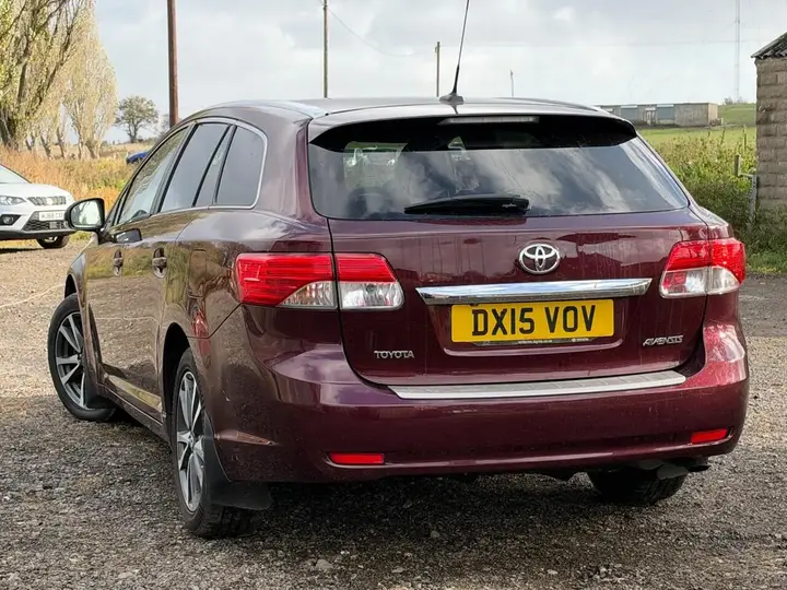 Toyota Avensis 2015 photo 3