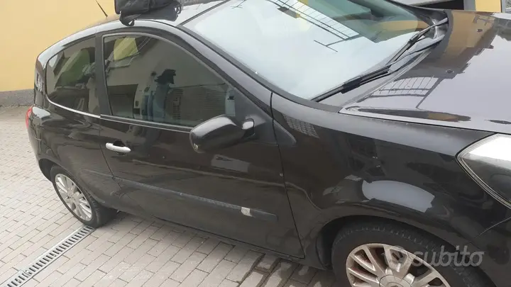 Renault Clio 2009 photo 2