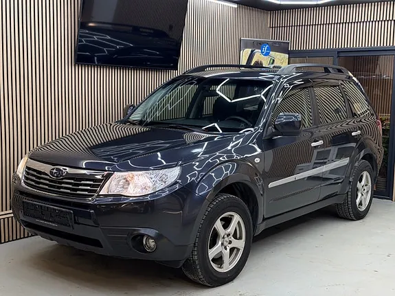 Subaru Forester 2010 photo 2