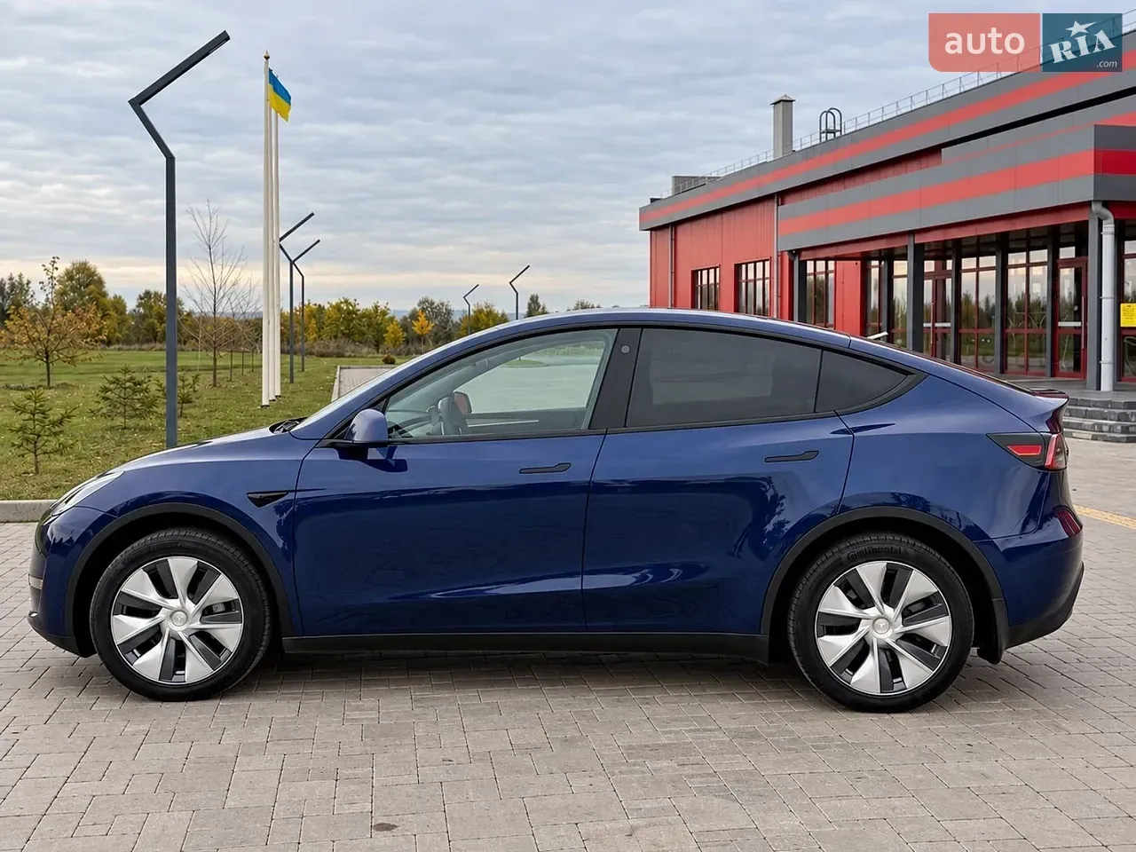 Tesla Model Y 2023 photo 3