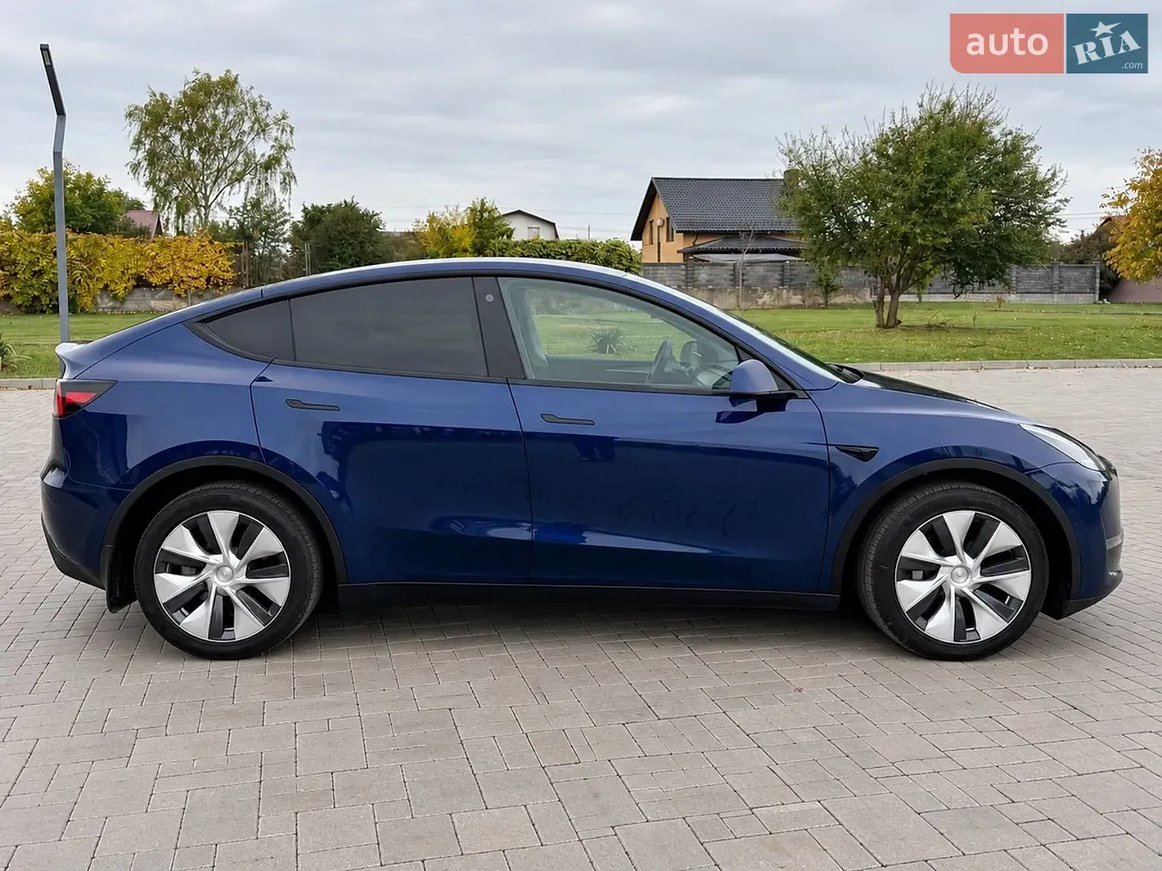 Tesla Model Y 2023 photo 4