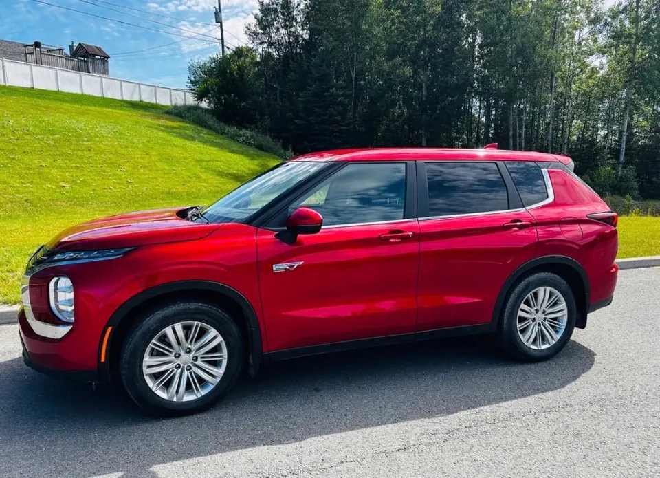 Mitsubishi Outlander 2024 photo 2