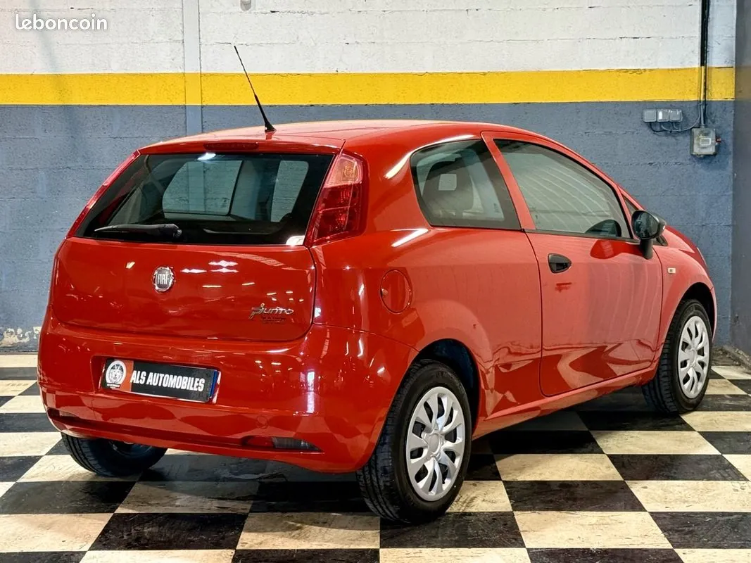 Fiat Punto 2010 photo 3