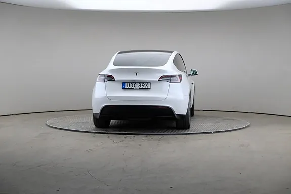 Tesla Model Y 2023 photo 2