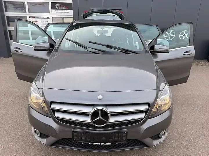 Mercedes-Benz B-Class 2012 photo 2