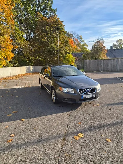 Volvo V70 2010 photo 2