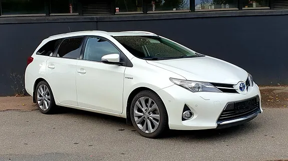 Toyota Auris 2014 photo 3