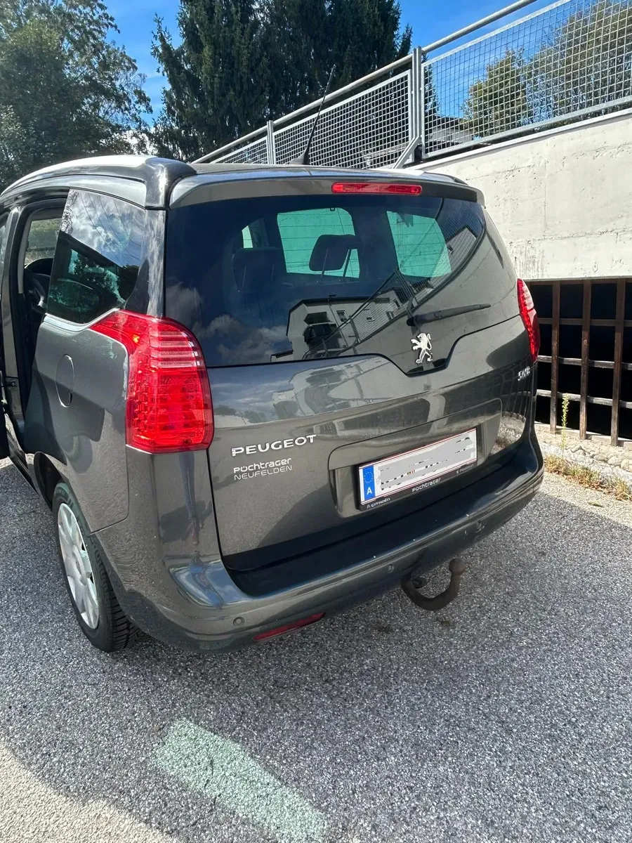 Peugeot 5008 2011 photo 3