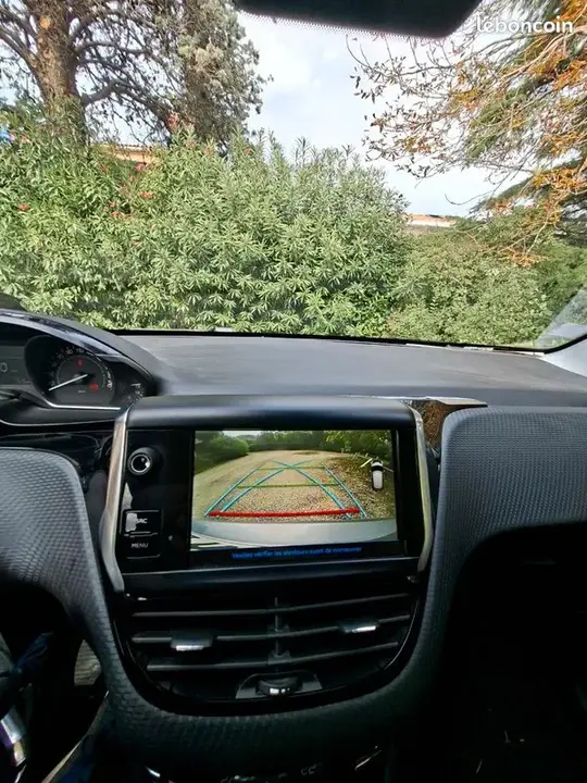 Peugeot 208 2019 photo 5