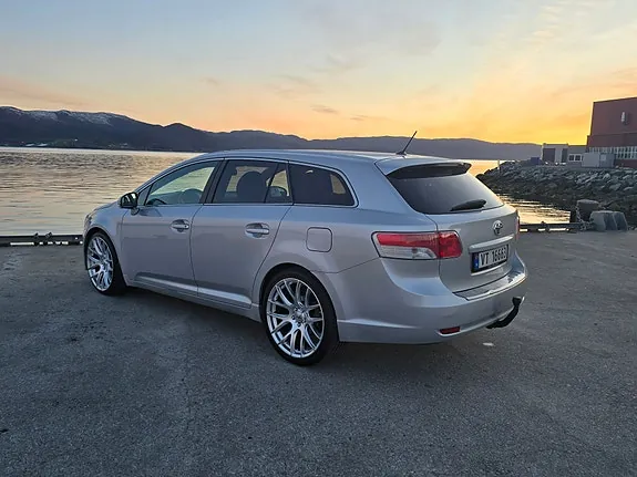 Toyota Avensis 2009 photo 2