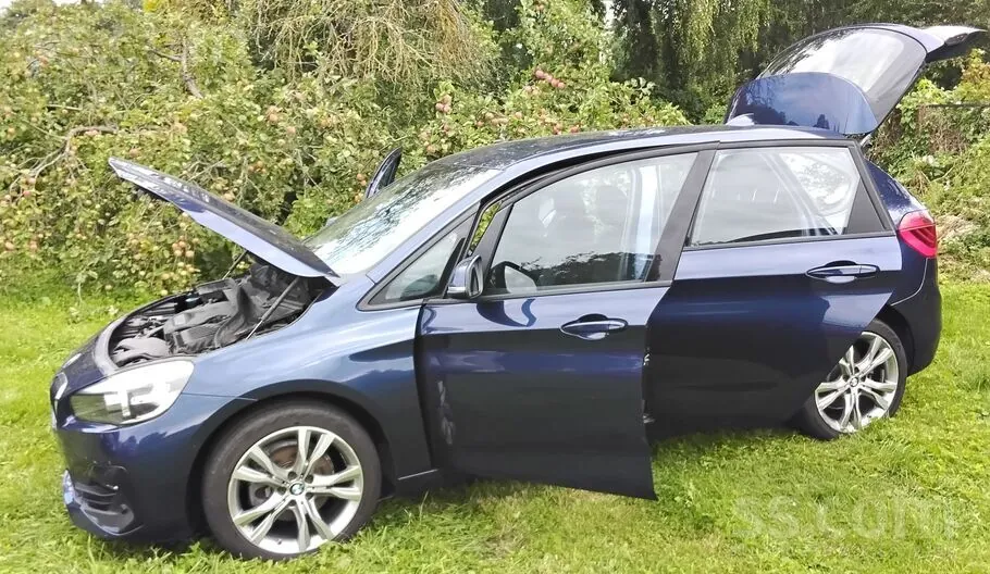 BMW 216D Active Tourer 2020 photo 2