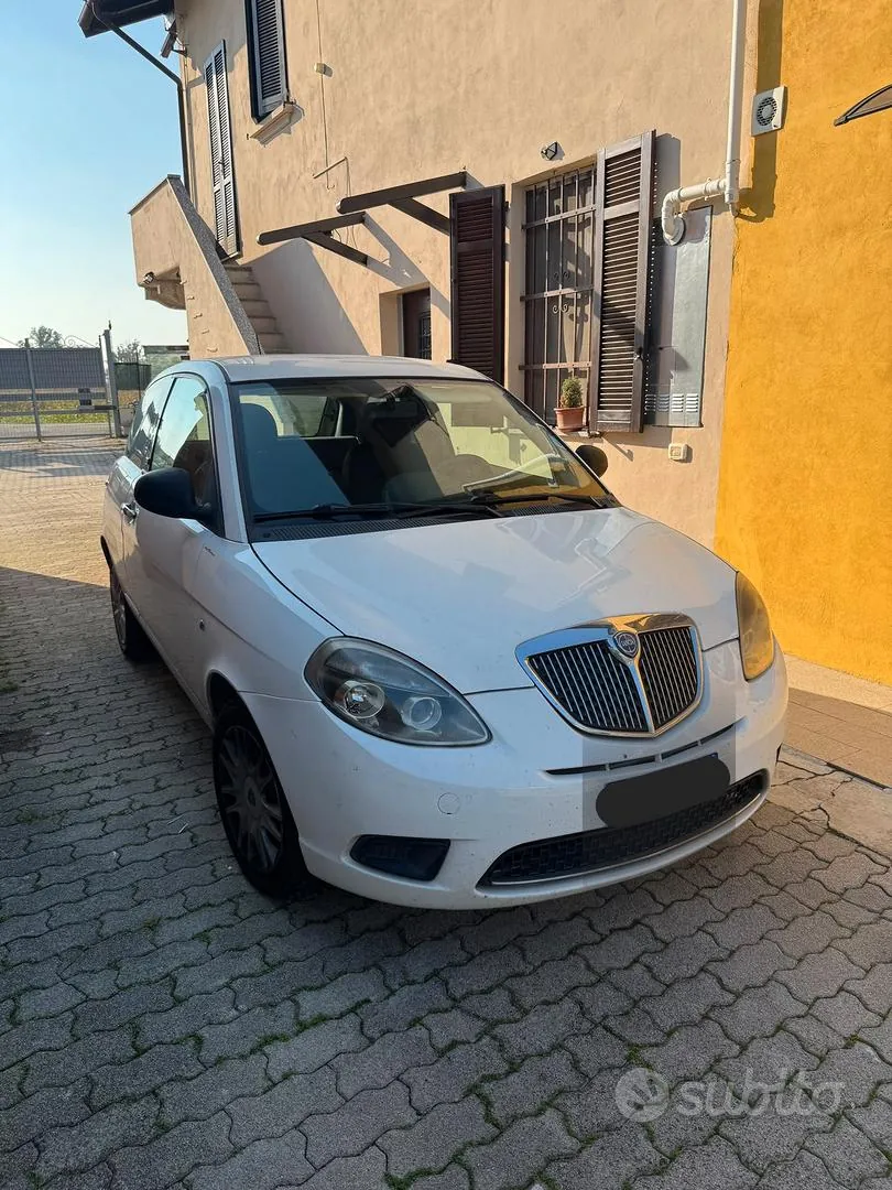 Lancia Ypsilon