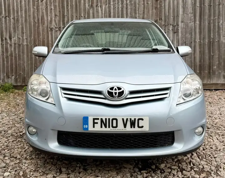 Toyota Auris 2010 photo 2