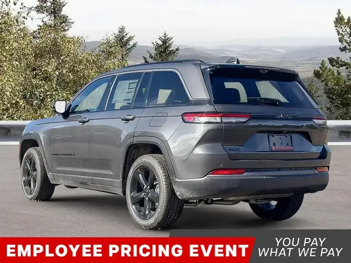 Jeep Grand Cherokee 2026 photo 4