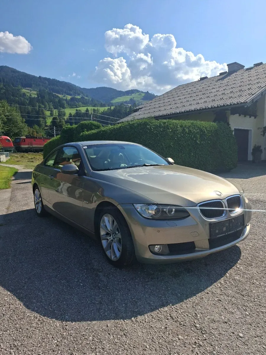BMW 3Er-Reihe 320I 2008 photo 2