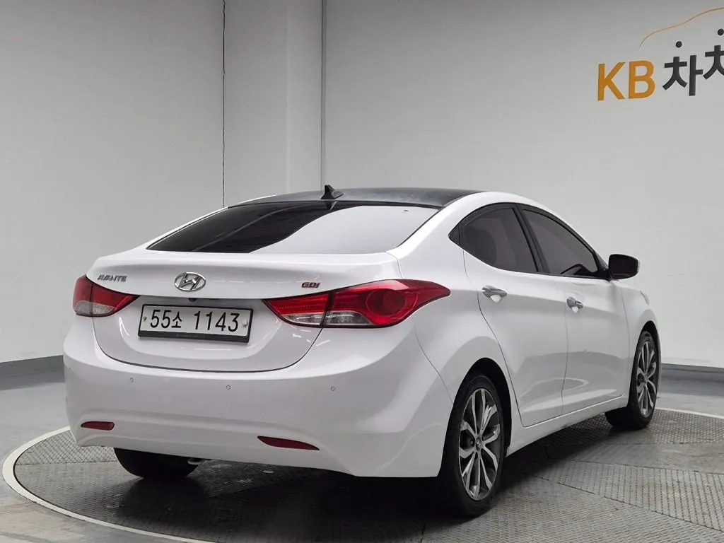 Hyundai Avante 2013 photo 3