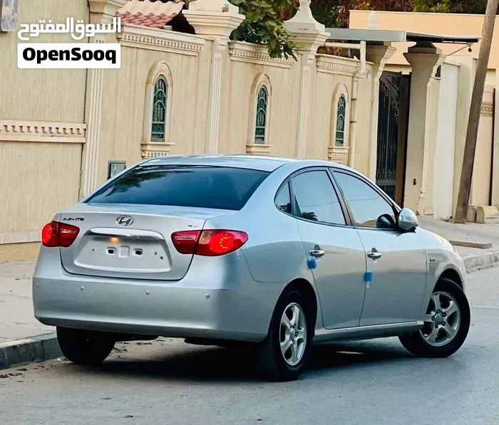 Hyundai Avante 2010 photo 2