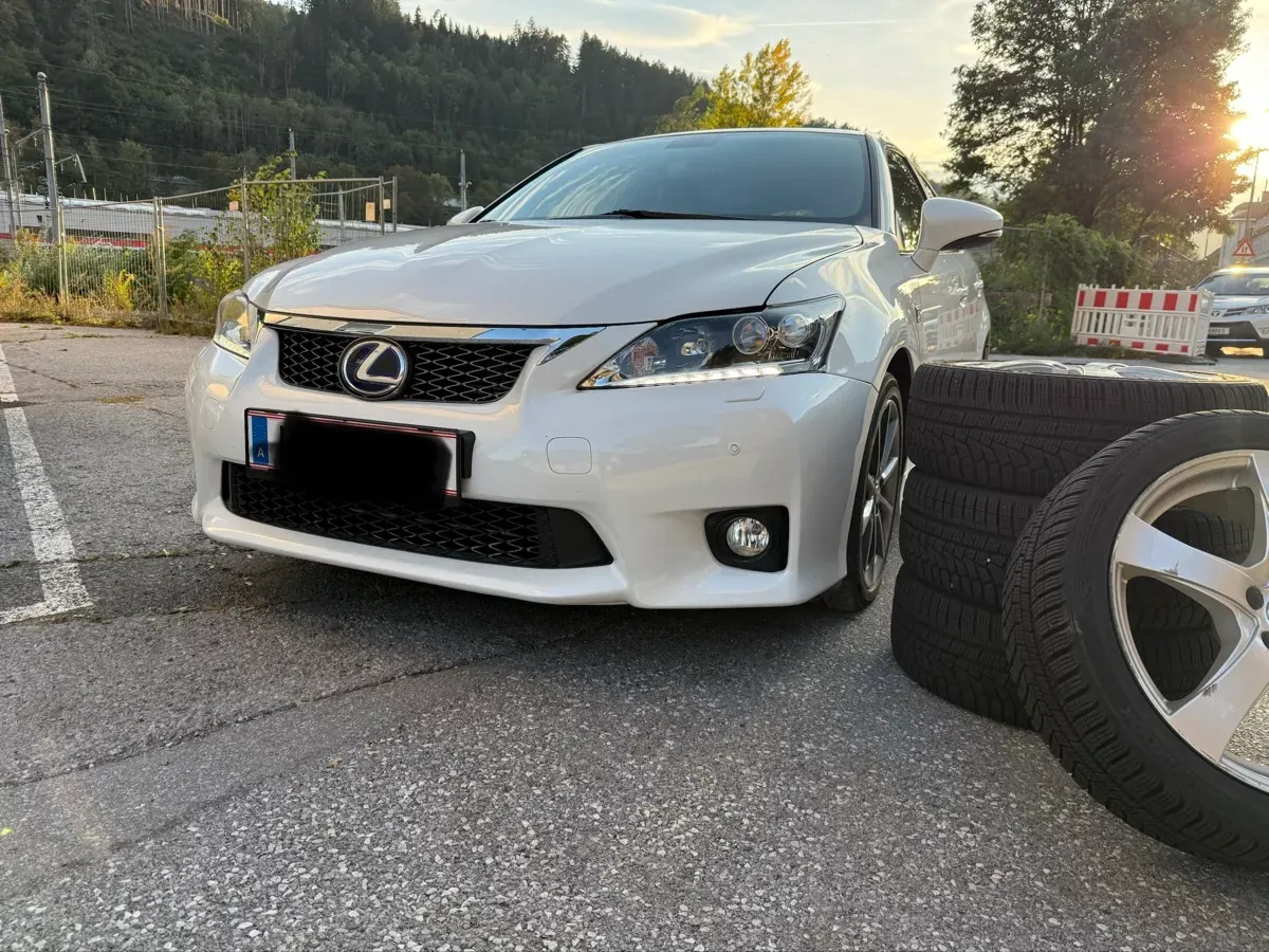 Lexus Ct 200H 2012 photo 2