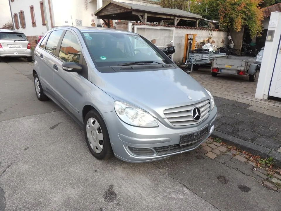 Mercedes-Benz B 200