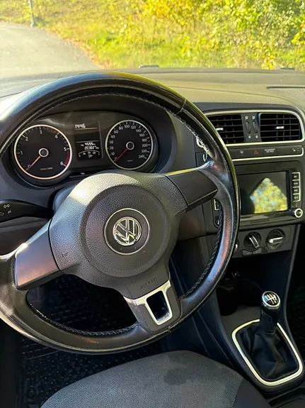 Volkswagen Polo 2010 photo 2
