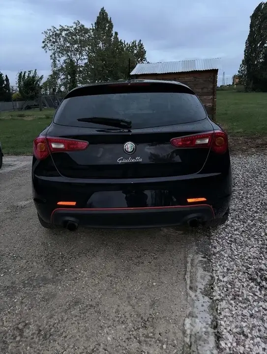 Alfa Romeo Giulietta 2013 photo 2