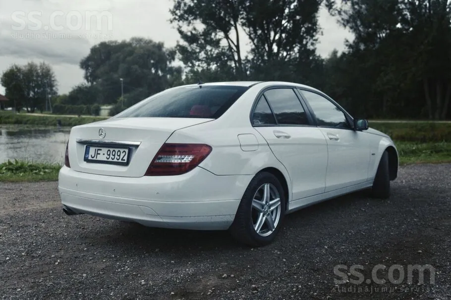 Mercedes-Benz C220 2011 photo 4