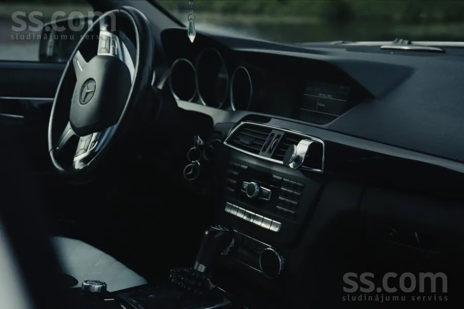 Mercedes-Benz C220 2011 photo 5