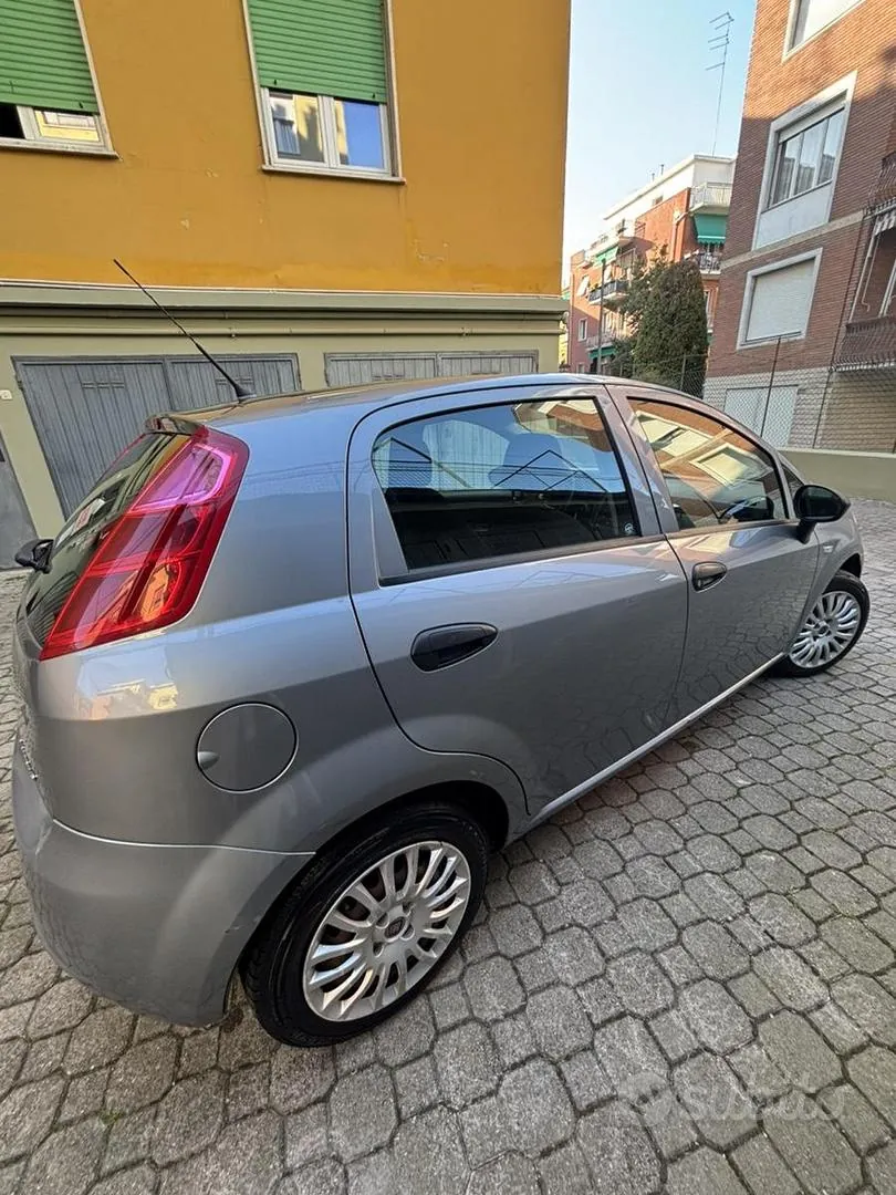 Fiat Grande Punto 2011 photo 4