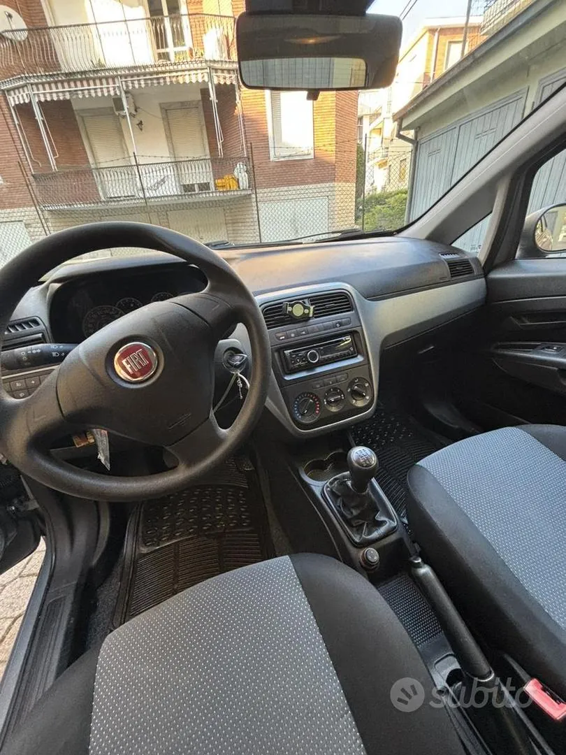 Fiat Grande Punto 2011 photo 3