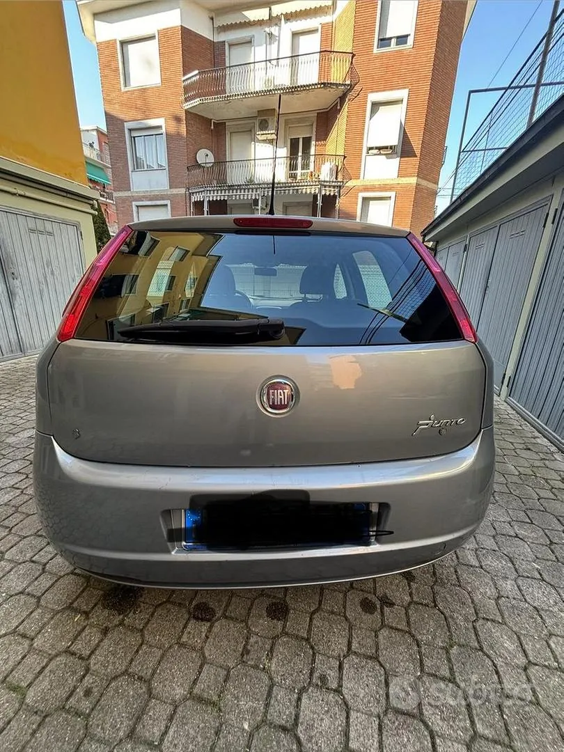 Fiat Grande Punto 2011 photo 5