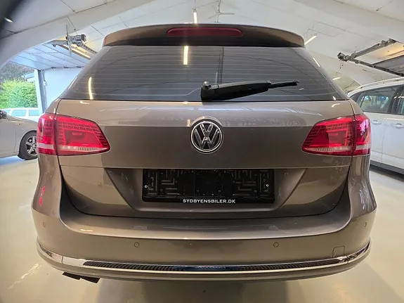 Volkswagen Passat 2011 photo 5