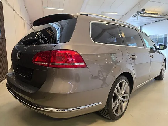 Volkswagen Passat 2011 photo 4