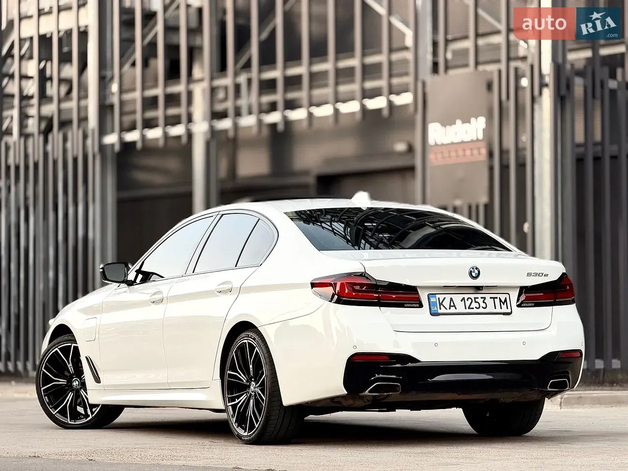 BMW 5 Series 2022 photo 2