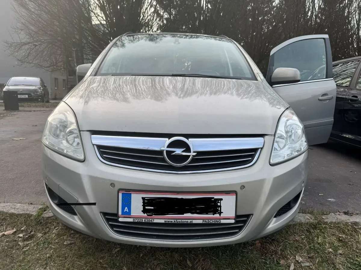 Opel Zafira 2010 photo 2